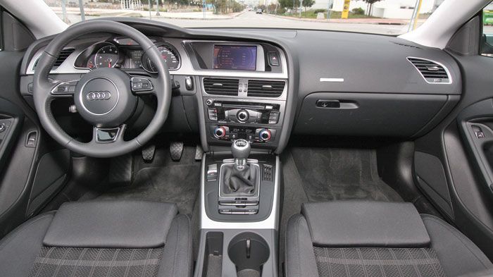 Πολυτελής η εικόνα του εσωτερικού του Audi, με τους χώρους να ικανοποιούν τόσο για τους εμπρός, όσο και για τους πίσω επιβάτες.